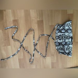 4/$10✨ snake skin tube top with wraps